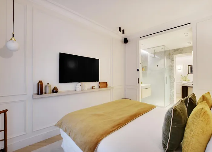Pick A Flat - Champs Elysées Serviced Apartments